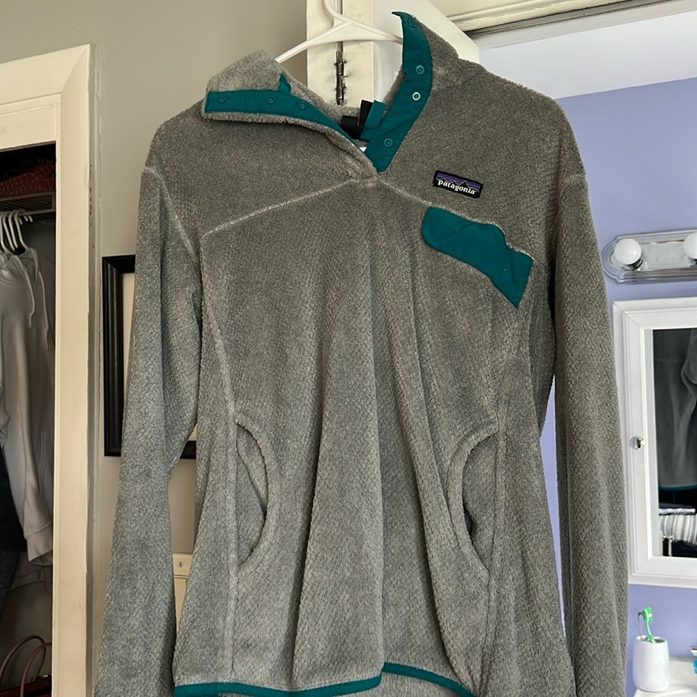 Patagonia Sweatshirt Size Large Grey and Turquoise